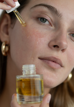 Load image into Gallery viewer, Flora Elixir Botanic Oil Serum
